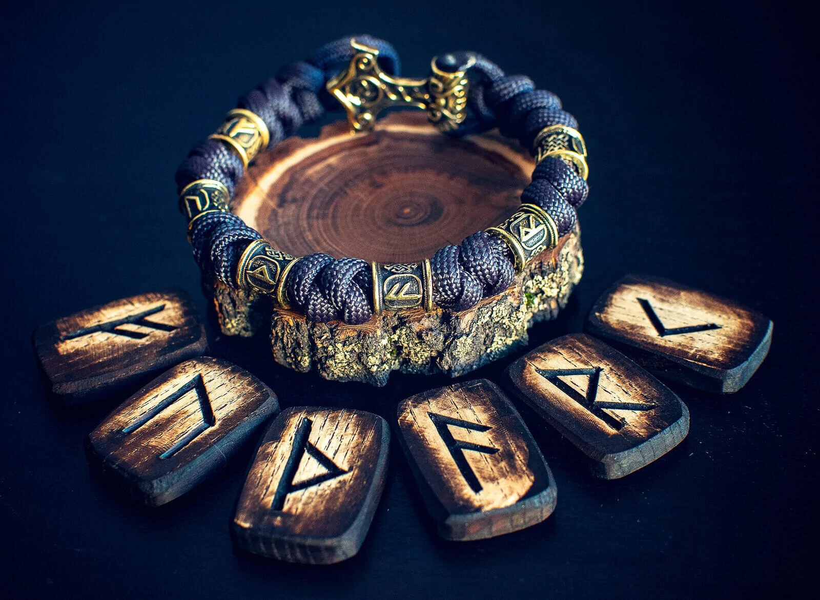 Runic art. Mantica and Magic (Scandinavian runes)